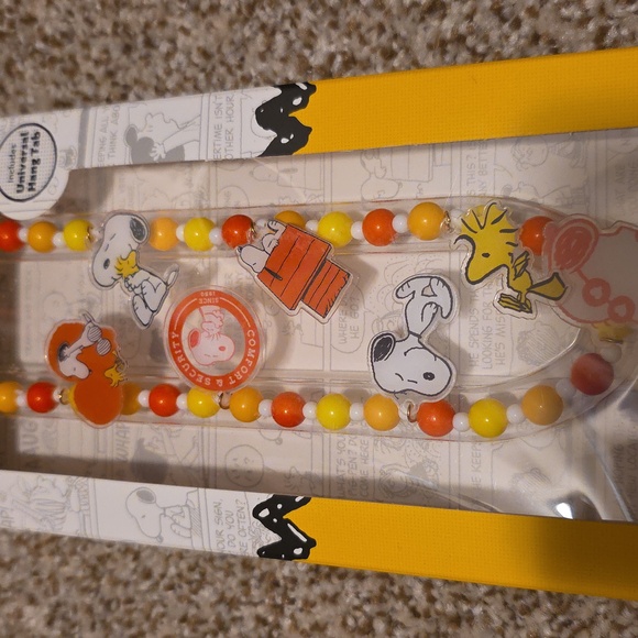 Peanuts Phone Accessories -  Magnetic Wallet And Wristlet - Picture 7 of 9